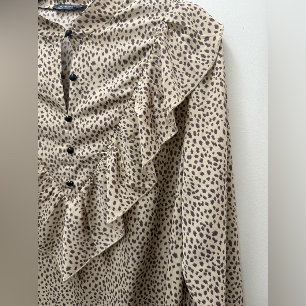 Leopard Print Ruffle Blouse - Picture 3 of 3